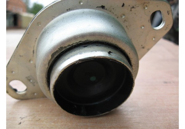 опора двигуна, зпереду зправа Renault 19 1.9 d, 1.9 td, 7700788383 , 7700802927